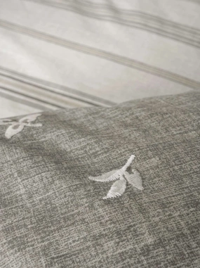 Cotton Box Klein Nakışlı Ranforce Çift Kişilik Nevresim Takımı Moke Kahve